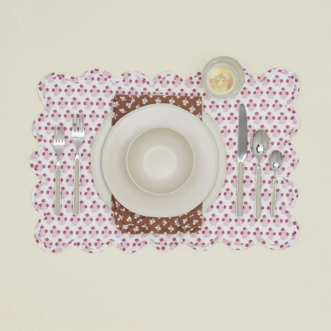 Abigail Scalloped Quilted Placemat