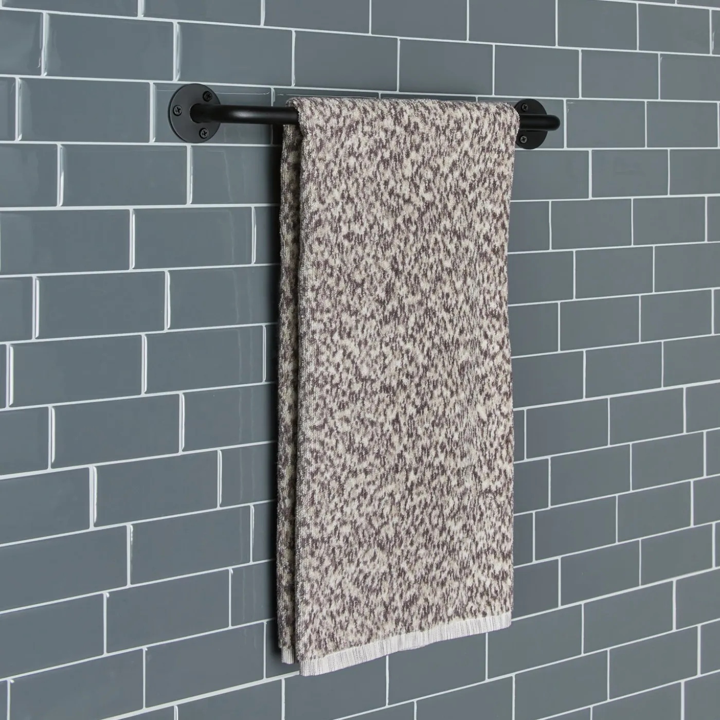 Essential Towel Bar