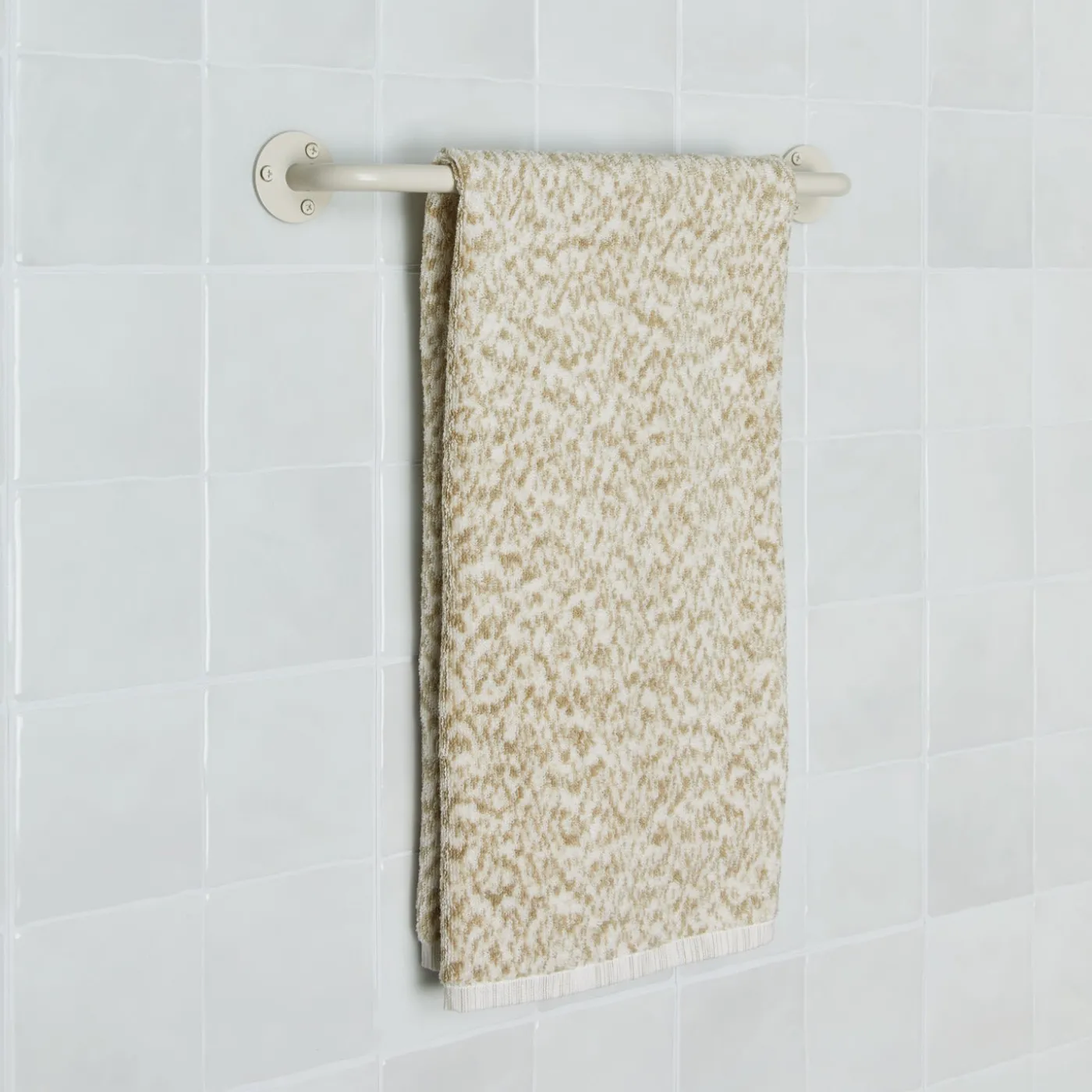 Essential Towel Bar