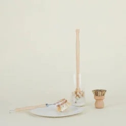 Essential Wood Glass Brush