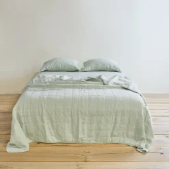Simple Linen Quilt