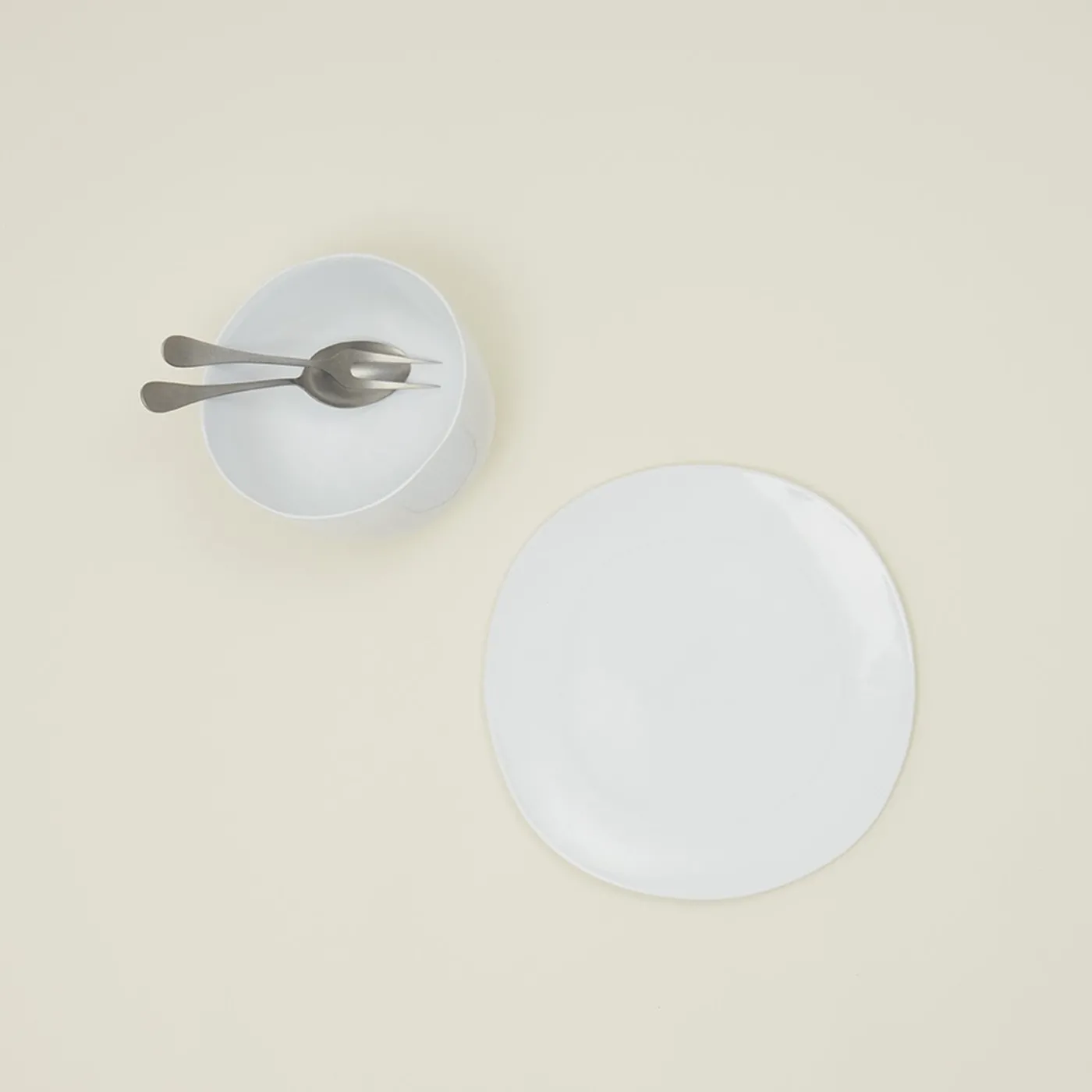 Strata Round Serving Platter - White